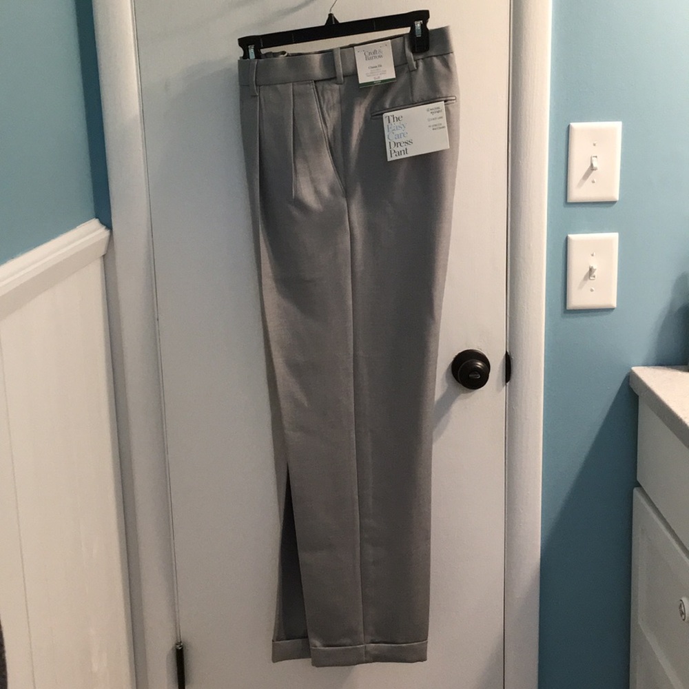 NWT Gray Dress Pants Easy Care 33x33 Pleated Cuff